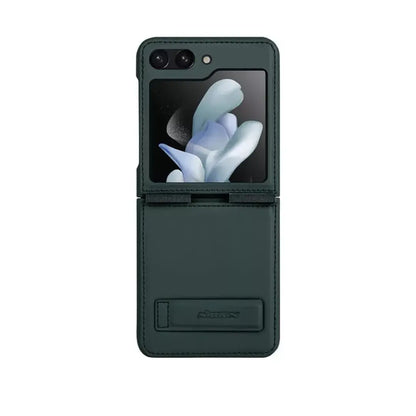 Funda de Cuero Vegano Nillkin Qin con Parante para Galaxy Z Flip 5 - Verde Olivo
